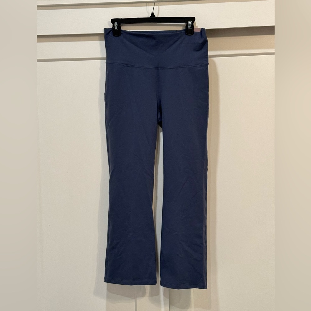 CALIA by Carrie Underwood High Waist Crop Flare leggings.  NWT.  Sz L.